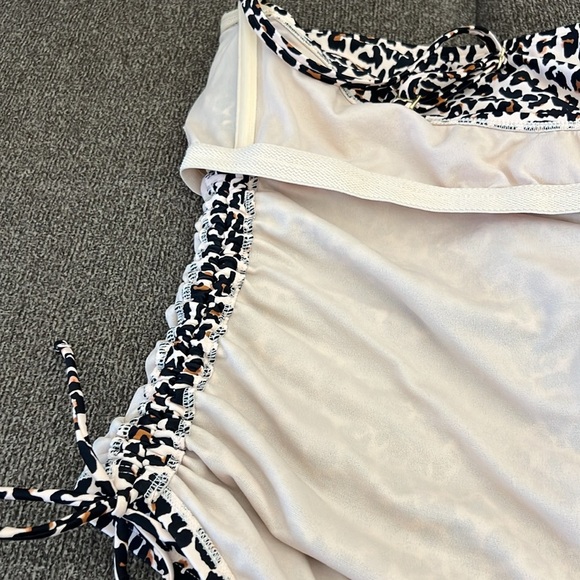 Kona Sol Leopard Print Ruched One
Piece Swim Suit Size L - Picture 12 of 14